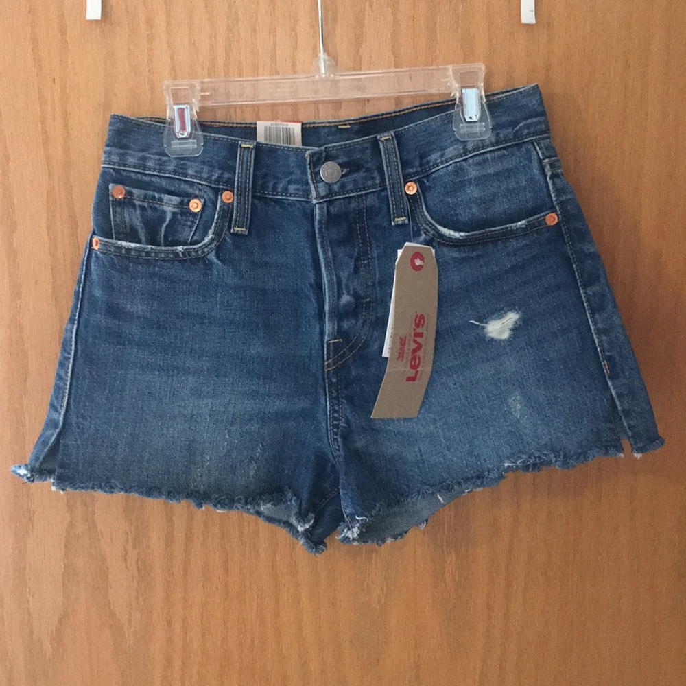 NWT Levi’s Wedgie Fit Shorts